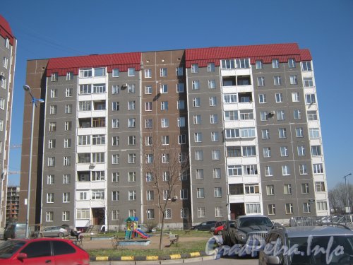 Пулковское шоссе, дом 30 корпус 3. Общий вид со стороны дома 30 корпус 2. Фото апрель 2012 г.