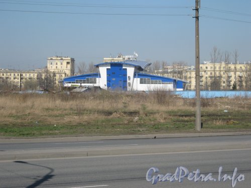 Московское шоссе, дом 3, корп. 3. Спортивный комплекс «ГАЗПРОМ». Общий вид от дома 5 по Дунайскому пр. Фото апрель 2012 г.