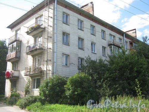 Пулковское шоссе, дом 80. Общий вид со стороны дома 80 корпус 2. Фото 11 июля 2012 г.