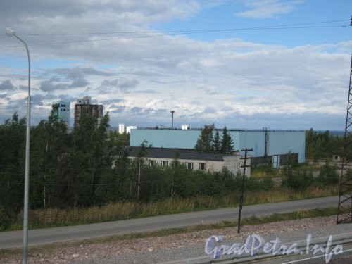 г. Ломоносов, Краснофлотское шоссе. Общий вид с КАД на промышленные корпуса. Фото сентябрь 2012 г.