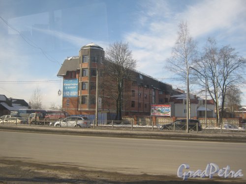 Выборгское шоссе, дом 134. Фрагмент здания. Вид со стороны Выборгского шоссе. Фото 16 марта 2013 г.