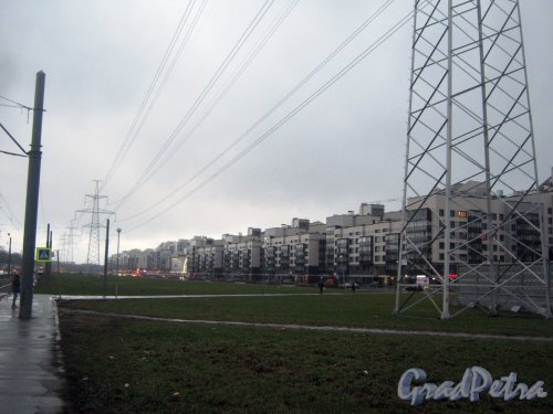Петергофское шоссе, дом 45. Общий вид от Дудергофского канала. Фото декабрь 2013 г.