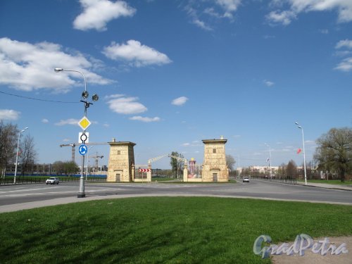 Петербургское шоссе (Пушкин), д. 1. Египетские ворота. Фото май 2012 г.
